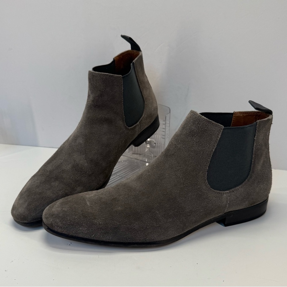 Nordstrom the rail Men's Gray Suede pull on Chelsea Boot. Size 43, US 10